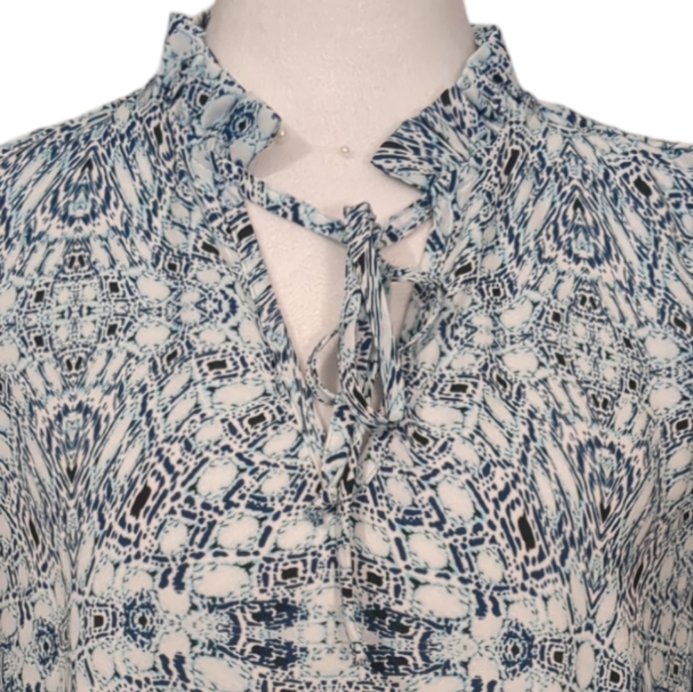 Veronica M size XS color white dark and light blue. - Picture 3 of 6